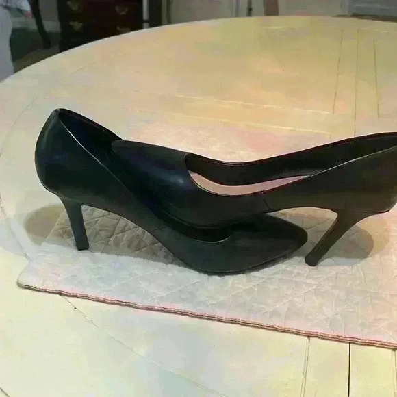 Black Heels by Merona size 8 - Picture 4 of 5